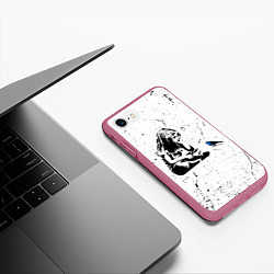 Чехол iPhone 7/8 матовый Banksy - Бэнкси девочка с птицей, цвет: 3D-малиновый — фото 2