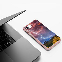 Чехол iPhone 7/8 матовый Грозовые разряды молний над лесом, цвет: 3D-светло-розовый — фото 2