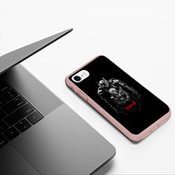 Чехол iPhone 7/8 матовый Берсерк Гатс В Доспехах На Чёрном Фоне, цвет: 3D-светло-розовый — фото 2