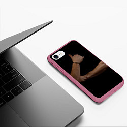 Чехол iPhone 7/8 матовый Руки в темноте, цвет: 3D-малиновый — фото 2