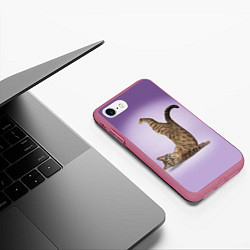 Чехол iPhone 7/8 матовый Котик занимается йогой - Саламба Сарвангасана, цвет: 3D-малиновый — фото 2
