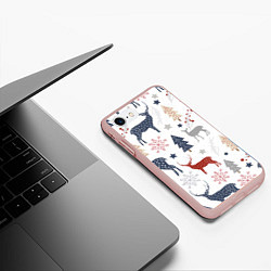 Чехол iPhone 7/8 матовый Олени в новогоднем лесу, цвет: 3D-светло-розовый — фото 2