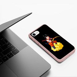 Чехол iPhone 7/8 матовый Гоку на облаке, цвет: 3D-светло-розовый — фото 2