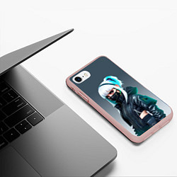 Чехол iPhone 7/8 матовый Крутая чувиха в маске - киберпанк, цвет: 3D-светло-розовый — фото 2