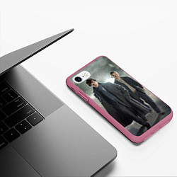 Чехол iPhone 7/8 матовый Шерлок и Доктор, цвет: 3D-малиновый — фото 2