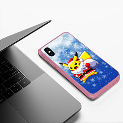 Чехол iPhone XS Max матовый НОВОГОДНИЙ ПИКАЧУ, цвет: 3D-малиновый — фото 2