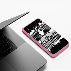 Чехол iPhone XS Max матовый MITSUBISHI СЛЕДЫ ШИН, цвет: 3D-малиновый — фото 2