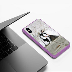 Чехол iPhone XS Max матовый Banksy - Бэнкси уборщица, цвет: 3D-фиолетовый — фото 2