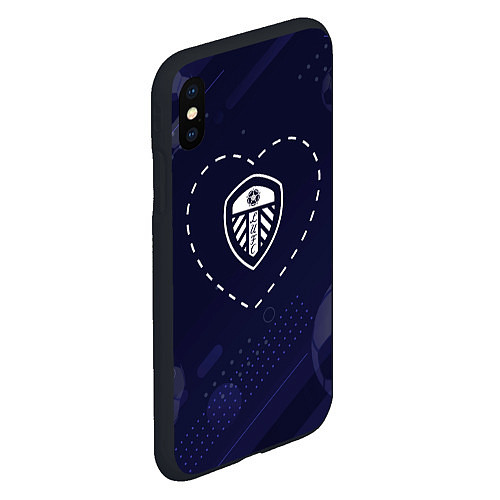 Чехол iPhone XS Max матовый Лого Leeds United в сердечке на фоне мячей / 3D-Черный – фото 2