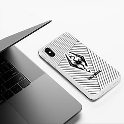 Чехол iPhone XS Max матовый Символ Skyrim на светлом фоне с полосами, цвет: 3D-белый — фото 2