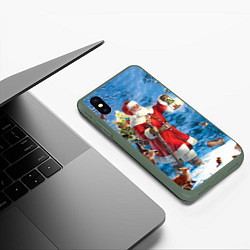 Чехол iPhone XS Max матовый Дед Мороз в лесу с животными, цвет: 3D-темно-зеленый — фото 2