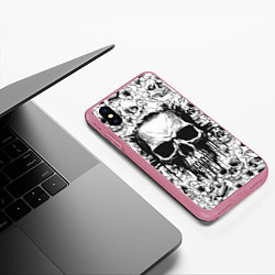Чехол iPhone XS Max матовый Череп в стиле гранж на фоне узора, цвет: 3D-малиновый — фото 2