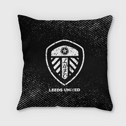 Подушка квадратная Leeds United с потертостями на темном фоне, цвет: 3D-принт