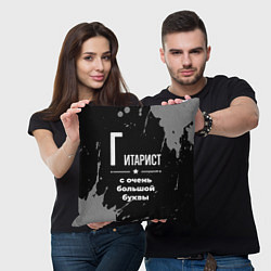 Подушка квадратная Гитарист с очень большой буквы на темном фоне, цвет: 3D-принт — фото 2