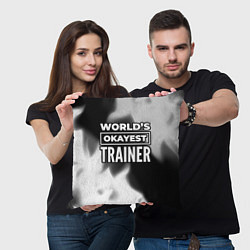 Подушка квадратная Worlds okayest trainer - dark, цвет: 3D-принт — фото 2