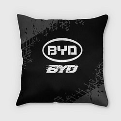 Подушка квадратная BYD speed на темном фоне со следами шин, цвет: 3D-принт