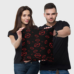 Подушка квадратная Паттерн красные губы на черном - lips red, цвет: 3D-принт — фото 2