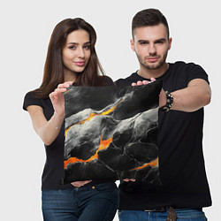 Подушка квадратная Черная потертая текстура с лавой, цвет: 3D-принт — фото 2