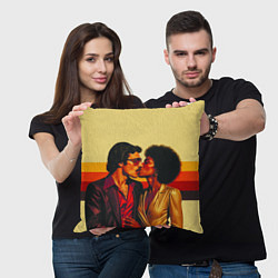 Подушка квадратная Диско поцелуй поп-арт 1970-е, цвет: 3D-принт — фото 2
