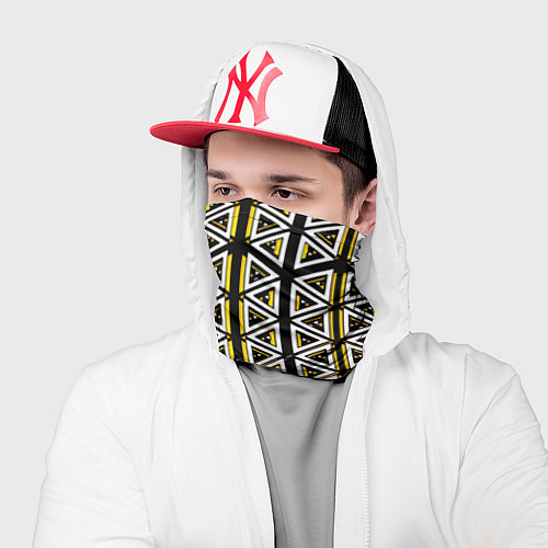 Бандана Жёлто-белые треугольники на чёрном фоне / 3D-принт – фото 2