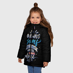 Куртка зимняя для девочки Невозможное - возможно, цвет: 3D-черный — фото 2