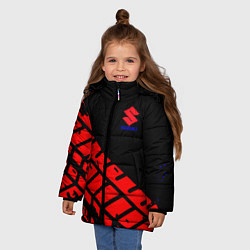 Куртка зимняя для девочки SUZUKI следы шин, цвет: 3D-черный — фото 2