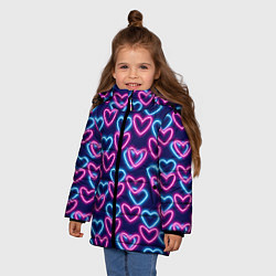 Куртка зимняя для девочки Неоновые сердца, паттерн, цвет: 3D-черный — фото 2