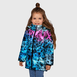 Куртка зимняя для девочки Хаос из букв, цвет: 3D-красный — фото 2