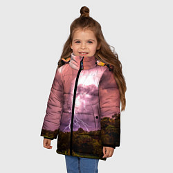 Куртка зимняя для девочки Грозовые разряды молний над лесным озером, цвет: 3D-черный — фото 2