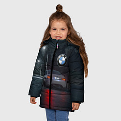 Куртка зимняя для девочки Крутая бэха на ночной трассе, цвет: 3D-светло-серый — фото 2