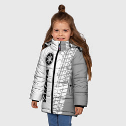 Куртка зимняя для девочки Yamaha speed на светлом фоне со следами шин: по-ве, цвет: 3D-черный — фото 2