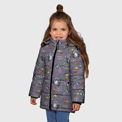 Куртка зимняя для девочки Енотики паттерн, цвет: 3D-светло-серый — фото 2