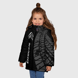 Куртка зимняя для девочки Citroen speed на темном фоне со следами шин: по-ве, цвет: 3D-черный — фото 2