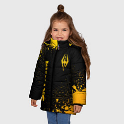 Куртка зимняя для девочки Skyrim - gold gradient: надпись, символ, цвет: 3D-черный — фото 2
