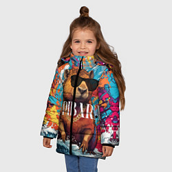 Куртка зимняя для девочки Капибара в очках на красочных волнах, цвет: 3D-черный — фото 2