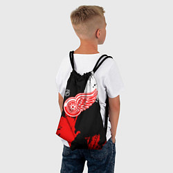 Рюкзак-мешок Детройт Ред Уингз - брызги краска на черном фоне, цвет: 3D-принт — фото 2