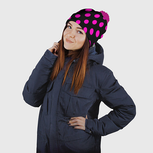 Шапка c помпоном Эмо эстетика - черно розовый горох / 3D-Малиновый – фото 2