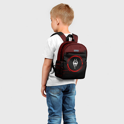 Детский рюкзак Символ Skyrim и краска вокруг на темном фоне / 3D-принт – фото 5