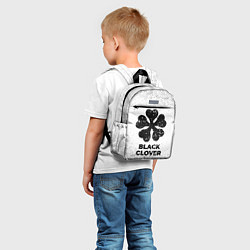 Детский рюкзак Black Clover с потертостями на светлом фоне, цвет: 3D-принт — фото 2