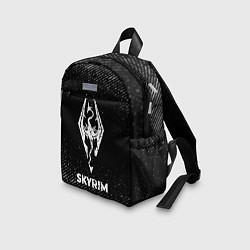 Детский рюкзак Skyrim с потертостями на темном фоне, цвет: 3D-принт — фото 2