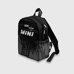 Детский рюкзак Mini speed на темном фоне со следами шин: символ с, цвет: 3D-принт — фото 2