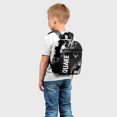 Детский рюкзак Quake glitch на темном фоне: надпись, символ / 3D-принт – фото 5