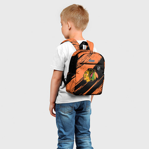 Детский рюкзак Чикаго Блэкхокс - фон с оранжевыми потертостами / 3D-принт – фото 5
