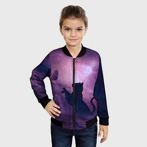 Детский бомбер Кошка играет с бабочкой / 3D-Черный – фото 4