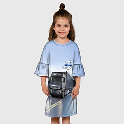 Платье клеш для девочки Фура Вольво на трассе, цвет: 3D-принт — фото 2