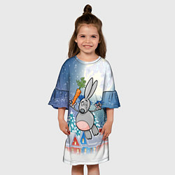 Платье клеш для девочки Заяц в полете с морковкой, цвет: 3D-принт — фото 2
