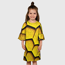 Платье клеш для девочки Желтые шестиугольники с трещинами - объемная текст, цвет: 3D-принт — фото 2