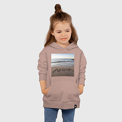 Толстовка детская хлопковая Имя Анна на песке, цвет: пыльно-розовый — фото 2