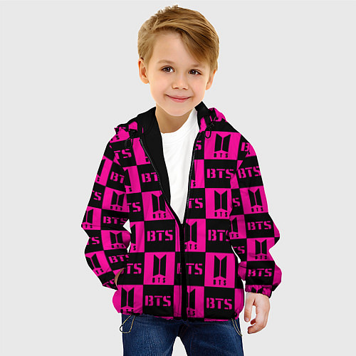 Детская куртка BTS pattern pink logo / 3D-Черный – фото 4
