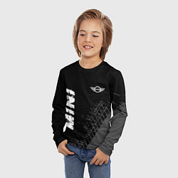 Лонгслив детский Mini speed на темном фоне со следами шин: надпись,, цвет: 3D-принт — фото 2